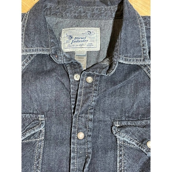 Women's Diesel Industry snap down jean shirt w/ front pockets. Size Large - Picture 2 of 3
